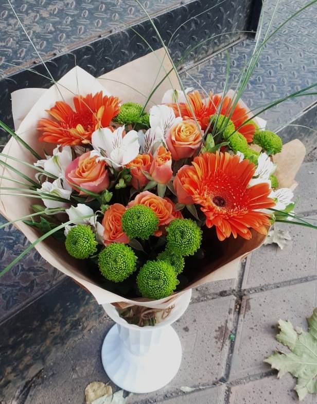 Букет цветов из: Герберы, Хризантемы, Альстромерии и Розы в Новоорловске