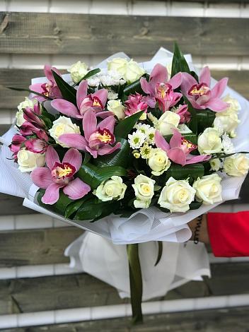 Букет цветов из: Розы и Хризантемы в Новоорловске