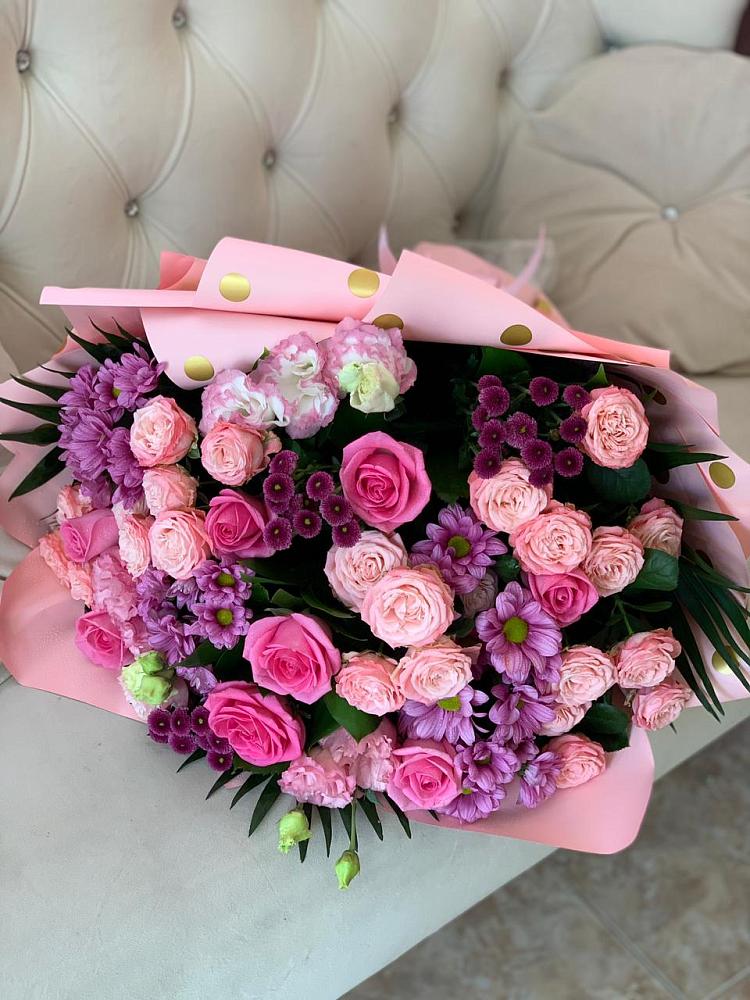 Букет цветов из: Хризантемы, Розы и Лизиантусы в Новоорловске