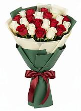 Букет Микс из красных и белых роз в Новоорловске
