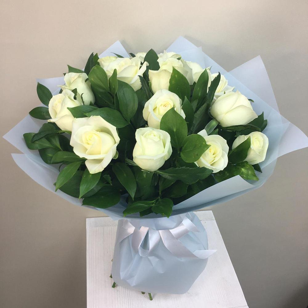 Букет 15 Белых роз Проуд в Новоорловске