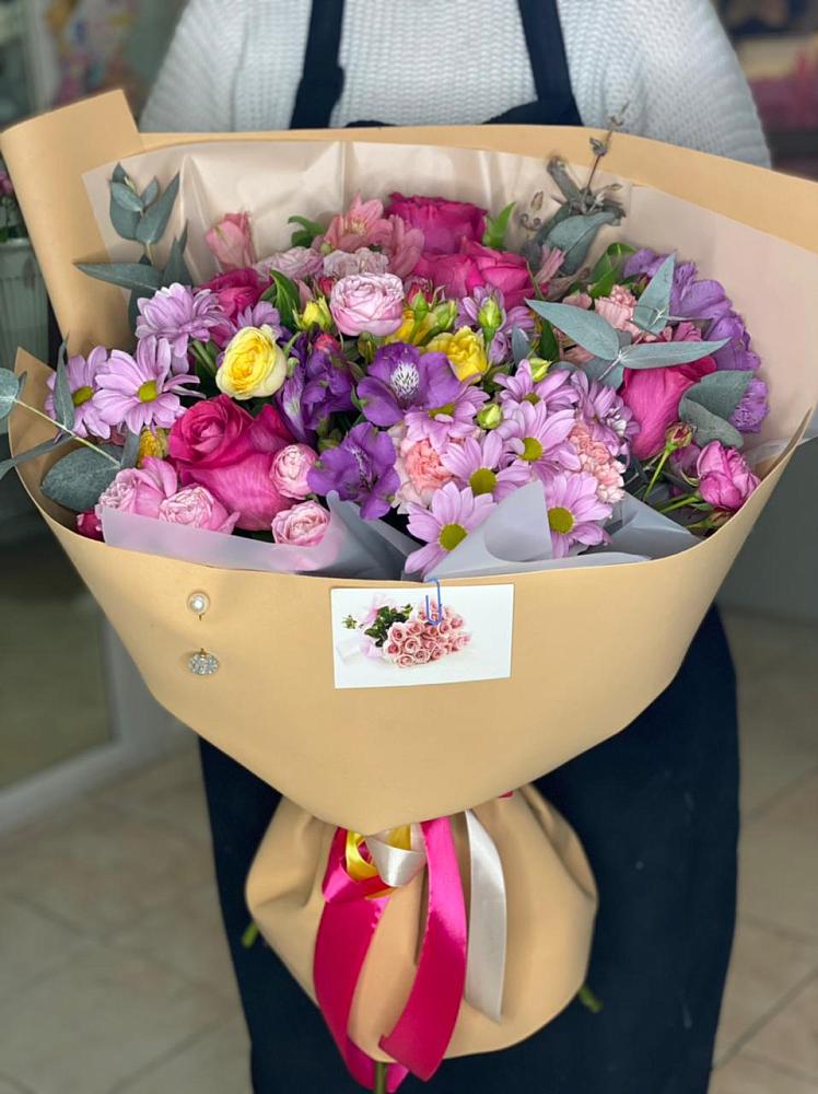 Букет цветов из: Хризантемы, Гвоздики и Альстромерии в Новоорловске