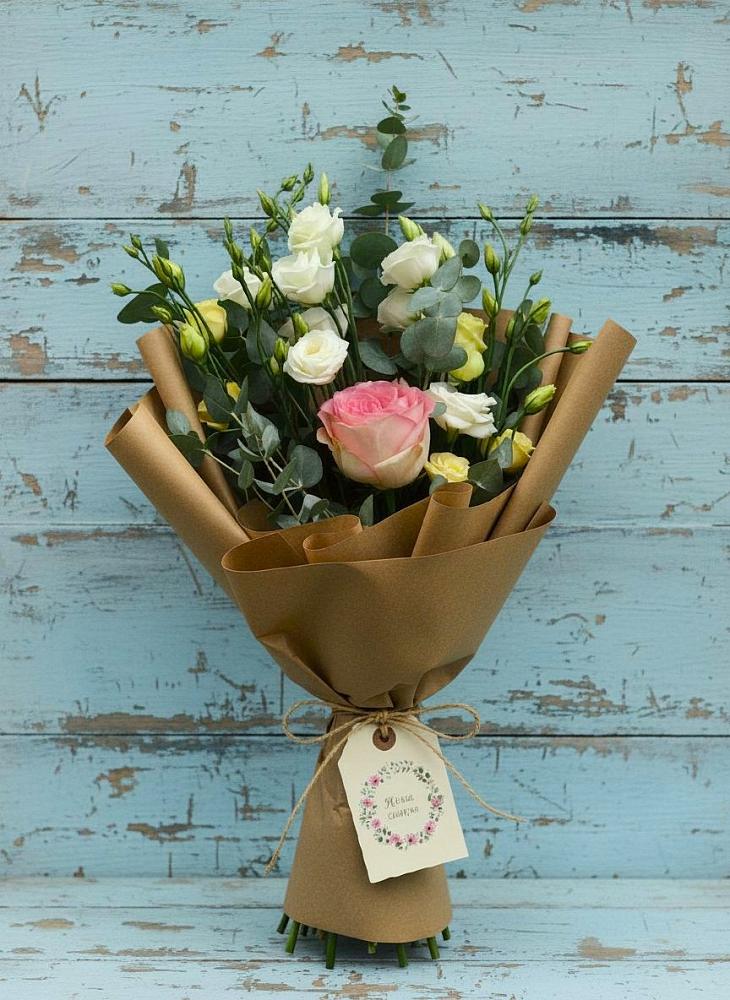 Букет цветов из: Розы и Лизиантусы в Новоорловске