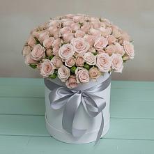 Цветочная композиция из Розы в шляпной коробке в Новоорловске