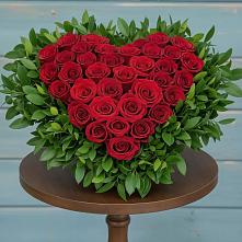 Цветочная композиция из Розы в виде сердца в Новоорловске