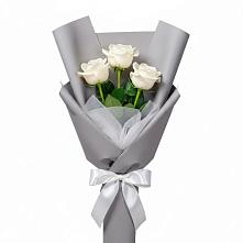 Букет 3 белые розы в Новоорловске