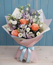Букет цветов из:  Лизиантусы, Розы, Альстромерии и Гипсофила в Новоорловске