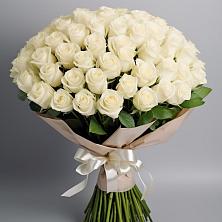 Букет 101 беля роза Белоснежка в Новоорловске
