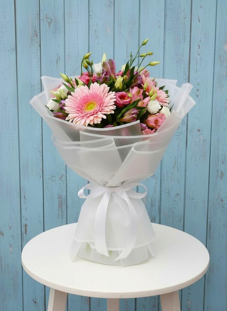 Букет цветов из: Герберы, Альстромерии и Лизиантусы в Новоорловске