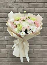 Букет цветов из:  Гвоздики, Розы, Лизиантусы и Хризантемы в Новоорловске