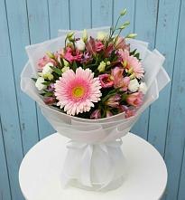 Букет цветов из:  Герберы, Альстромерии и Лизиантусы в Новоорловске