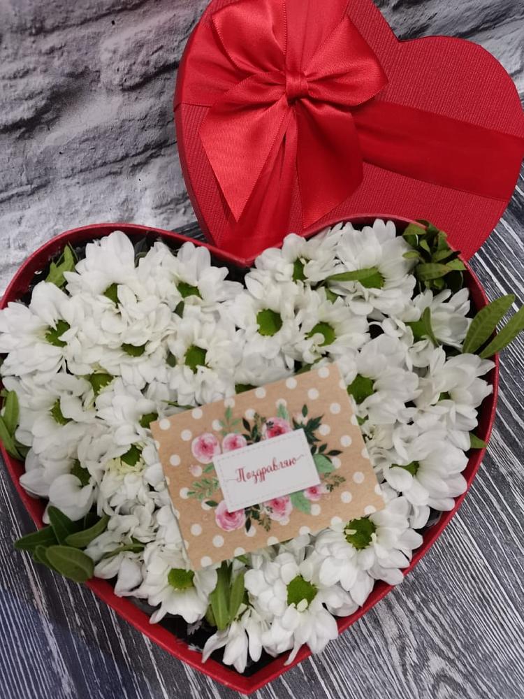 Цветочная композиция из Хризантемы в виде сердца в Новоорловске