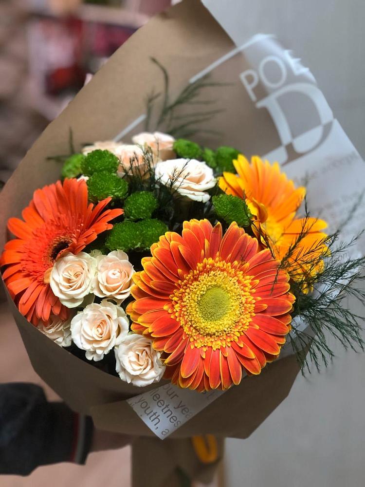 Букет цветов из: Герберы, Хризантемы и Розы в Новоорловске