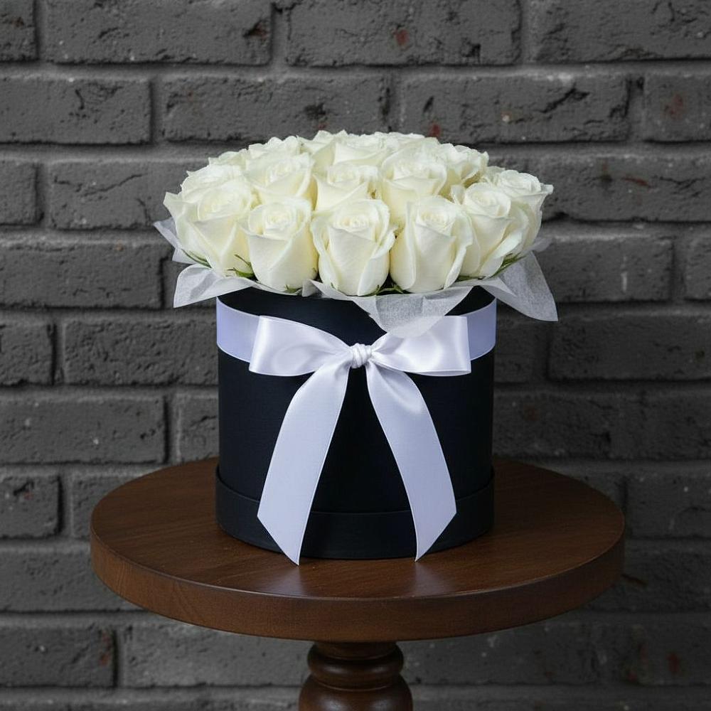 Цветочная композиция из Розы в шляпной коробке в Новоорловске