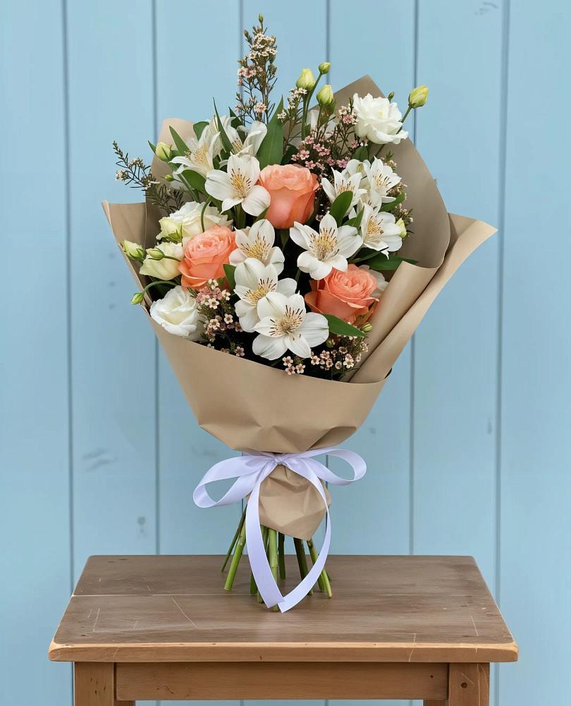 Букет цветов из: Альстромерии, Лизиантусы, Розы и Хризантемы в Новоорловске