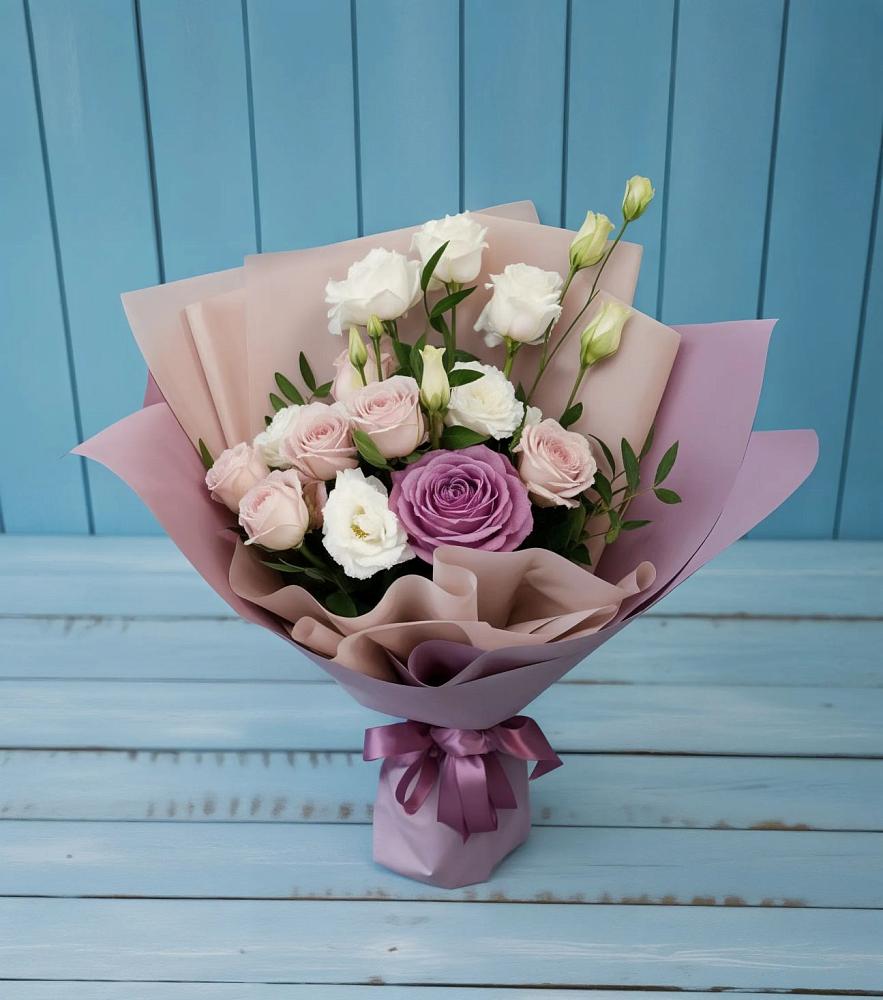 Букет цветов из: Розы и Лизиантусы в Новоорловске